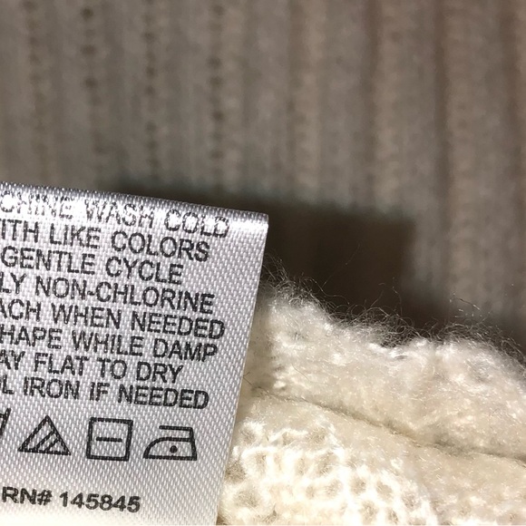 Alison and Andrews N.W.T. Medium L. Sleeve V Neck Pull Over Marshmallow Sweater - Picture 7 of 9